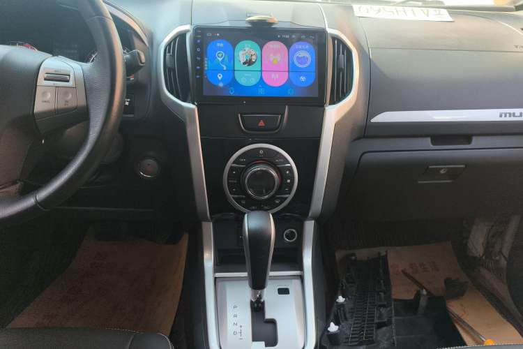 Used Isuzu mu-X 2017 3.0T Four-Wheel Drive Automatic Luxury 7-Seater China IV Standard
