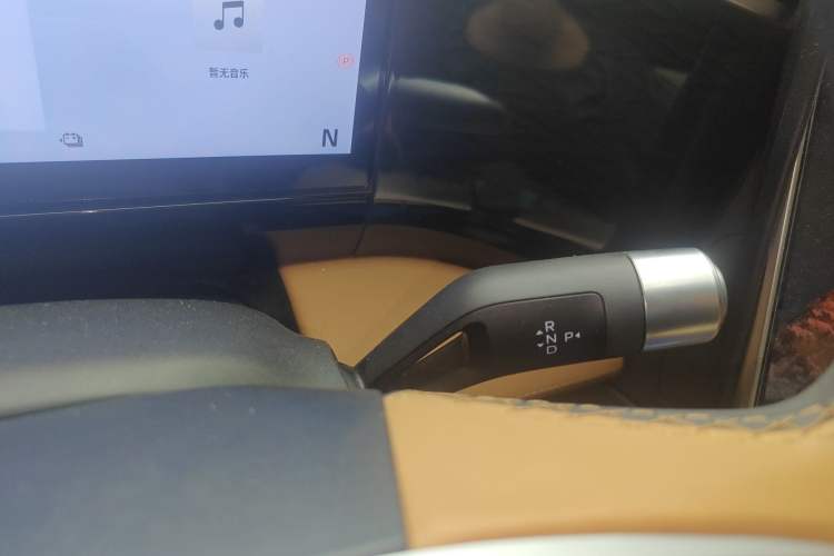 Used Geely Galaxy L7 2024 1.5T 115 km MAX Dragon Edition Gear Lever