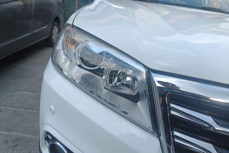 Used Haval H6 2015 Sport Edition 1.5T Automatic Two-Wheel Drive Luxury Model Right Front Headlight