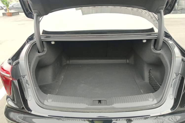 Used Hongqi H5 2024 2.0T Automatic Smart Connect Flagship Edition
