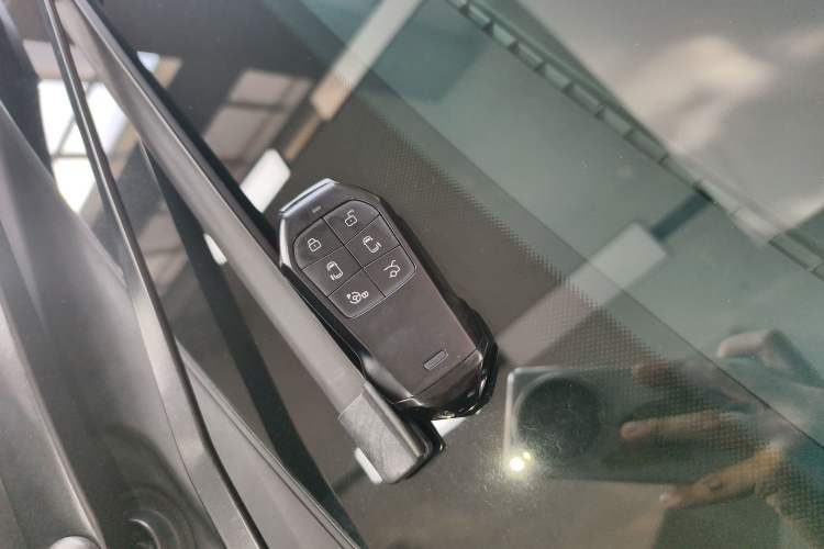 Used XPeng X9 2024 640 All-Wheel Drive High-Performance Max
