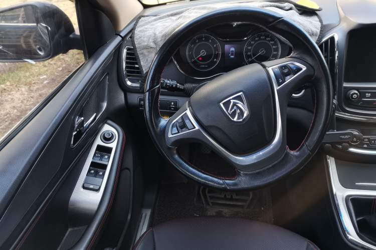 Used Baojun 560 2015 1.8L manual luxury version