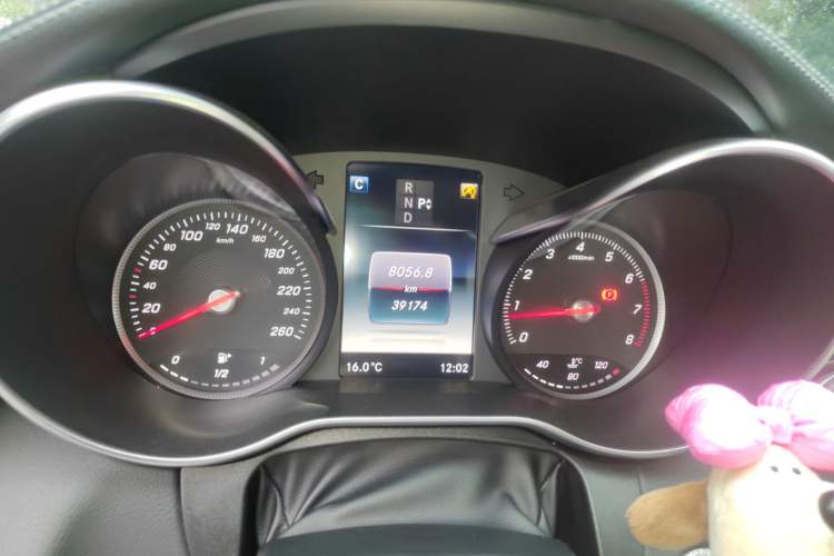 Used Mercedes-Benz C-Class 2016 C 200 L Sport Edition Odometer Close Up