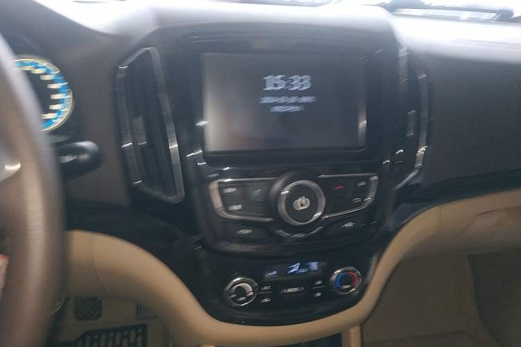 Used Baojun 730 2014 1.5L manual luxury trim 7 seats
