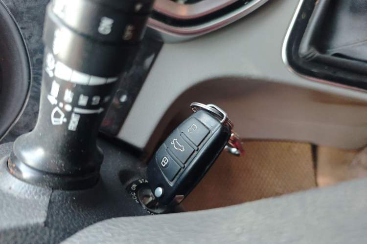 Used JAC Refine M4 2016 2.0L Manual Luxury Version