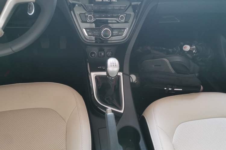 Used Changan Alsvin V7 2015 1.6L Manual Enjoyment Model China V Standard