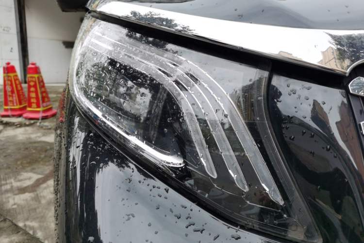 Used Mercedes-Benz Vito 2023 2.0T Elite Version 7 Seats Right Front Headlight