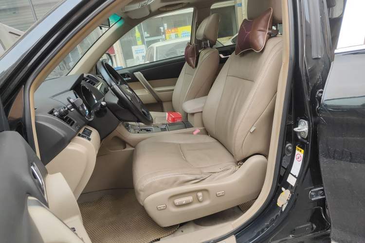 Used Toyota Highlander 2011 2.7L Two-Wheel Drive 7-Seater Luxury Edition
