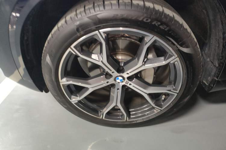 Used BMW X5 2023 xDrive 30Li Luxury M Sport Package
