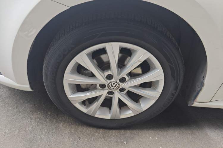 Used Volkswagen Lavida 2017 1.6L Automatic Comfort Edition Left Front Wheel Hub