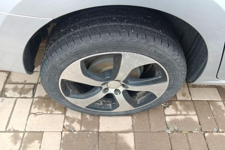 Used Volkswagen Jetta 2015 Zhuihui Edition 1.4L Manual Fashion Model Right Rear Wheel Hub