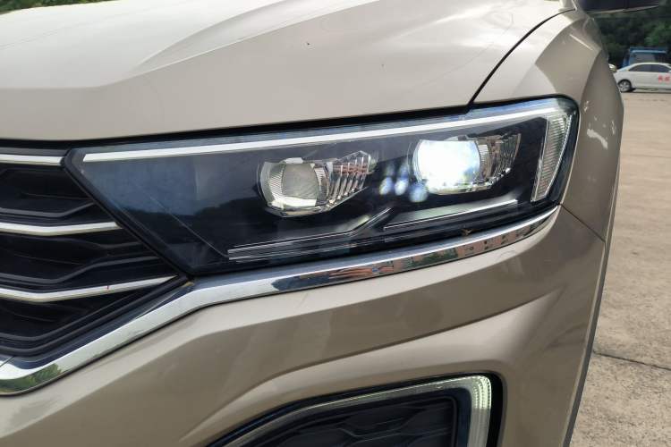 Used Volkswagen T-ROC 2018 230TSI DSG Two-Wheel Drive Advanced Version China V Standard
