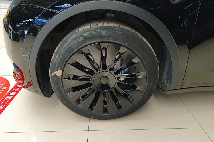 Used Tesla Model Y 2023 Long-Range All-Wheel-Drive Version