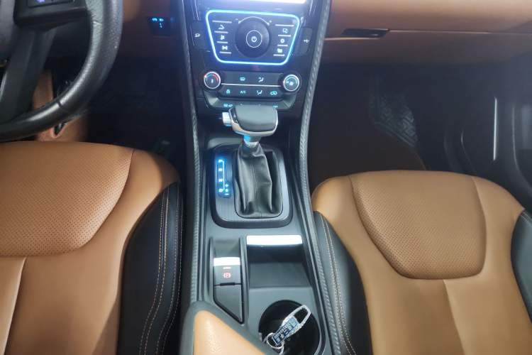 Used JMC Yusheng S330 2016 1.5L GTDi Automatic Two-Wheel Drive Prestige Edition