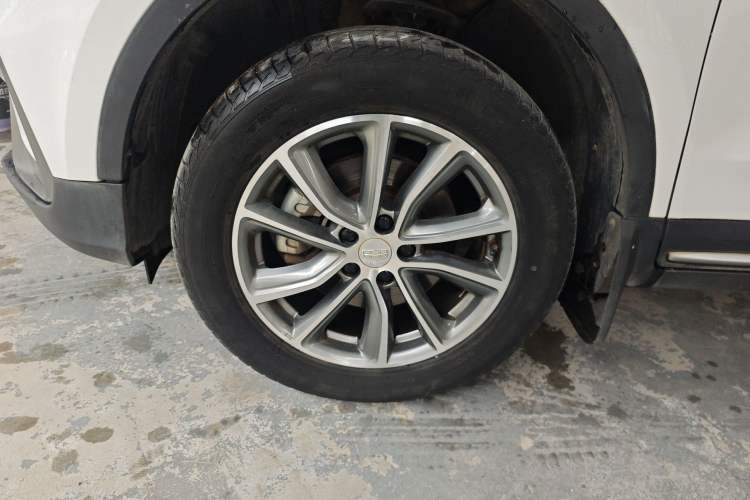 Used Geely Auto Emgrand X7 Sport 2018 1.8TD Automatic Two-Wheel Drive Smart Connect 4G Internet Edition Left Front Wheel Hub