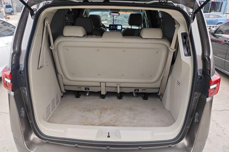 Used Buick GL8 2021 Land Cruiser Executive 652T Premium Model