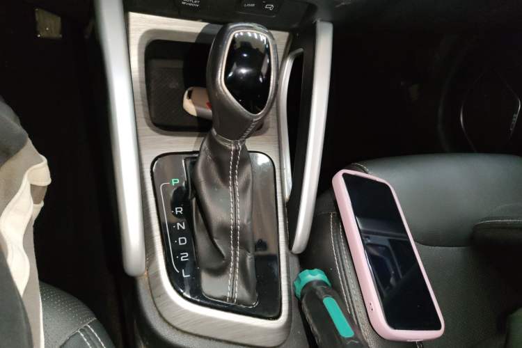 Used Geely Auto Vision X3 2017 1.5L Automatic Elite Model Gear Lever