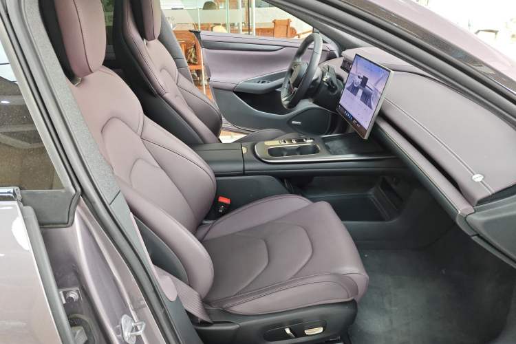 Used Xiaomi Auto SU7 2024 Rear-Drive Long-Range Intelligent Driving Version Right Front Seat