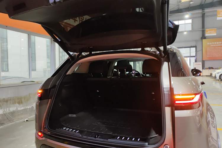 Used Land Rover Range Evoque 2024 Aurora L 249 PS Glowing Limited Edition Trunk