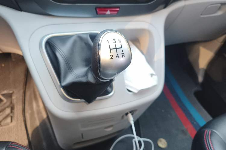 Used JAC Refine M3 2023 PLUS 1.5T 7/8-seat Comfort Edition Gear Lever