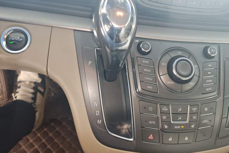 Used Buick GL8 2011 3.0L GT Luxury Business Haoya Edition