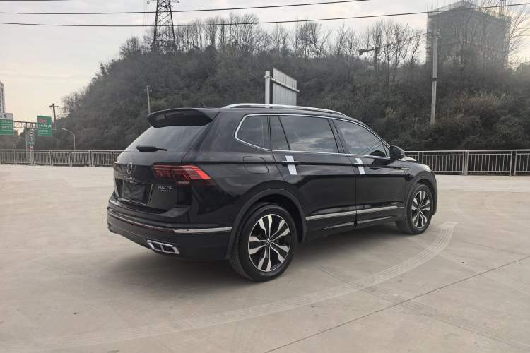 Used Volkswagen Tiguan L 2022 380TSI Automatic All-Wheel Drive R-Line Flagship 7-Seater
