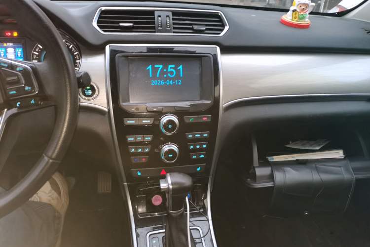 Used Haval H2 2017 Red-Label 1.5T Automatic Two-Wheel Drive Elite Model Audio And AC Panel