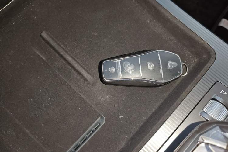 Used BYD Song L DM-i 2025 Intelligent Driving Version 160 km Beyond-Range Type Vehicle Key