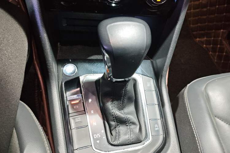 Used Volkswagen Tiguan L 2020 330TSI Automatic Two-Wheel Drive Panoramic Comfort Edition China VI Standard Gear Lever