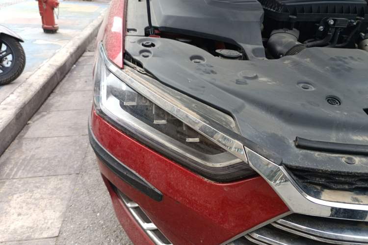 Used BYD Qin Pro New Energy 2019 DM Super Edition 1.5TI Automatic Smart Connect Speedy Model China VI Standard Right Front Headlight