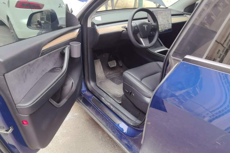 Used Tesla Model Y 2021 Long-Range All-Wheel-Drive Version