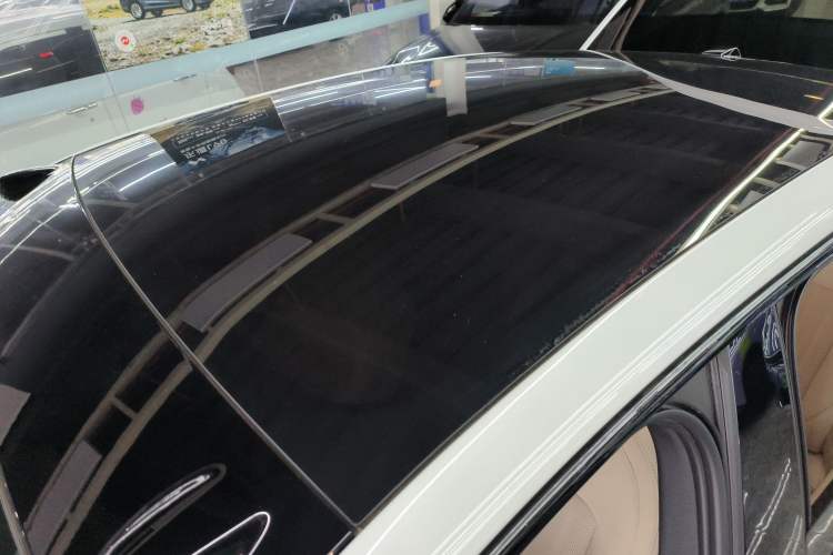 Used ONVO L60 2025 Model—60 kWh Rear-Wheel-Drive Version Roof