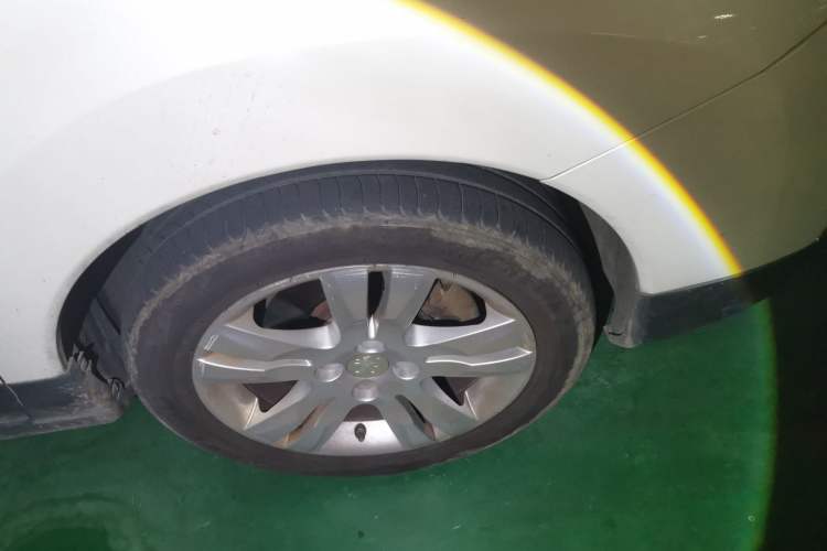 Used Peugeot 3008 2016 1.6THP Automatic Prestige Edition Right Front Wheel Hub