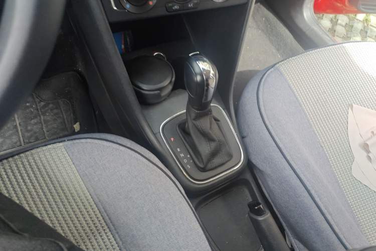 Used Volkswagen Polo 2014 1.4L Automatic Comfort Edition Gear Lever