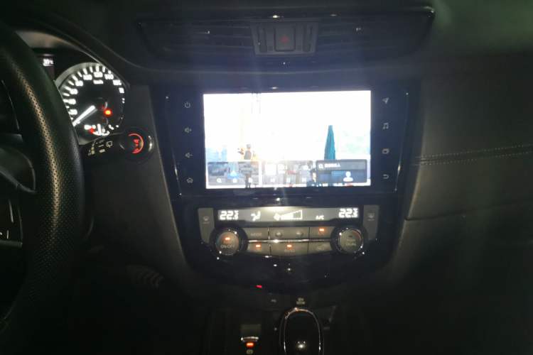 Used Nissan X-Trail 2021 2.0L CVT 2WD XL ITS SmartConnect Comfort Edition Audio And AC Panel