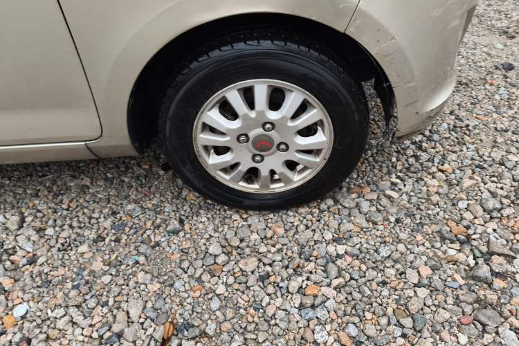 Used Wuling Rongguang V 2016 1.5L Standard Version Right Front Wheel Hub
