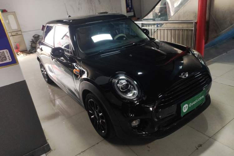 Used MINI 2016 1.5T COOPER Five-Door Edition Front Right 45 Deg