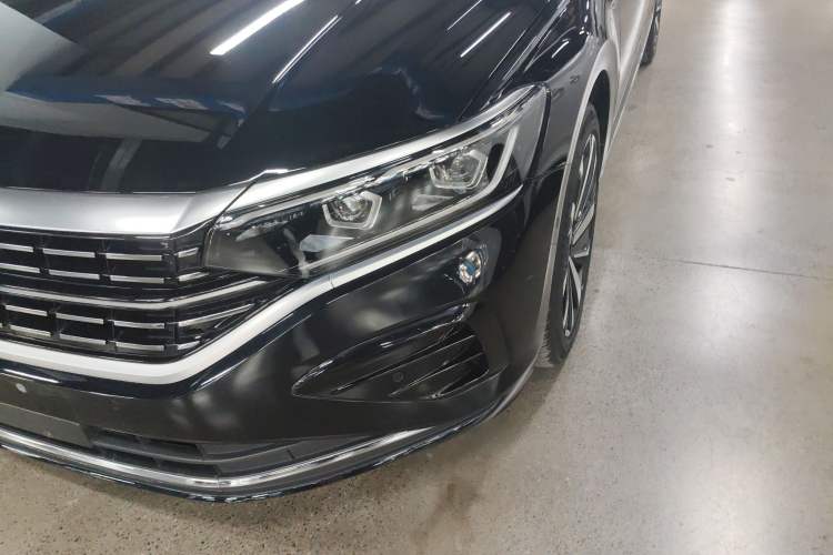 Used Volkswagen Passat 2023 Facelift 330TSI Luxury Edition Left Front Headlight