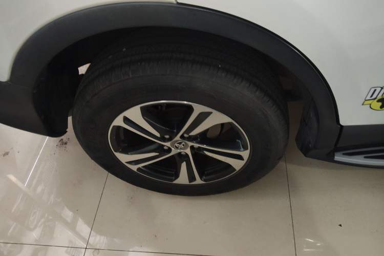 Used Toyota RAV4 2015 2.0L CVT Two-Wheel Drive Fashion Edition Right Rear Wheel Hub
