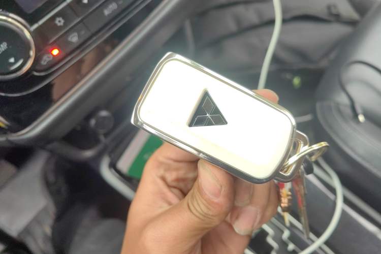 Used Mitsubishi Outlander 2019 2.0L Two-Wheel Drive Comfort Edition 5 Seats China V Standard
