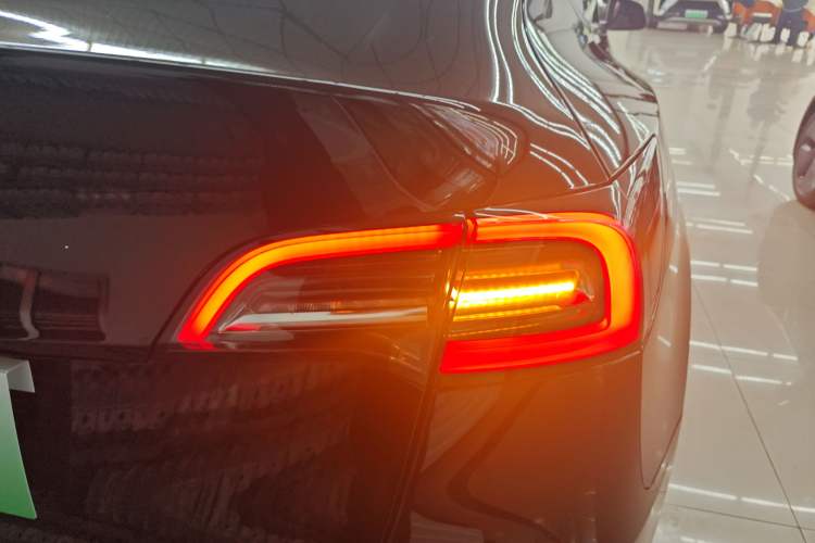 Used Tesla Model Y 2023 Long-Range All-Wheel-Drive Version
