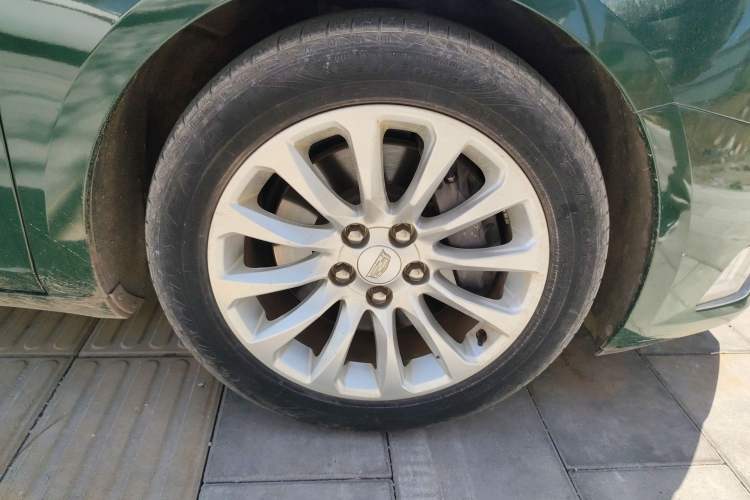 Used Cadillac XTS 2018 28T Elite Edition Right Front Wheel Hub