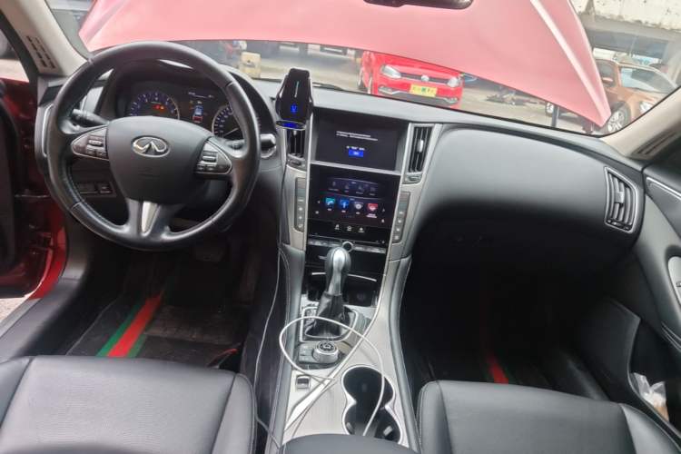 Used Infiniti Q50L 2016 2.0T Enjoyment Edition Center Console