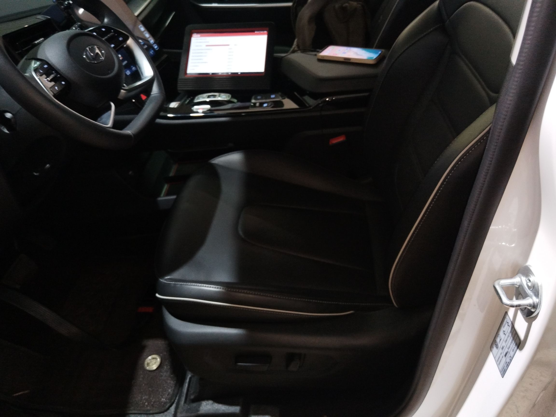 Переднее сиденье в автомобиле