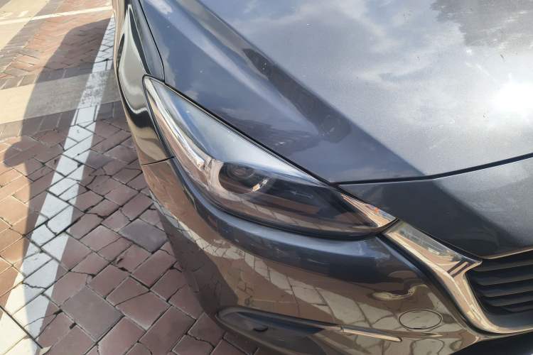 Used Mazda 3 Axela 2017 Sedan 1.5L Automatic Luxury Model China VI Standard Right Front Headlight