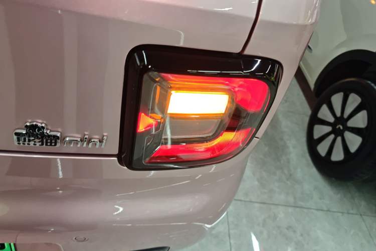 Used Geely Galaxy Panda 2023 Panda Mini 200km Endurance Bear Exterior 3