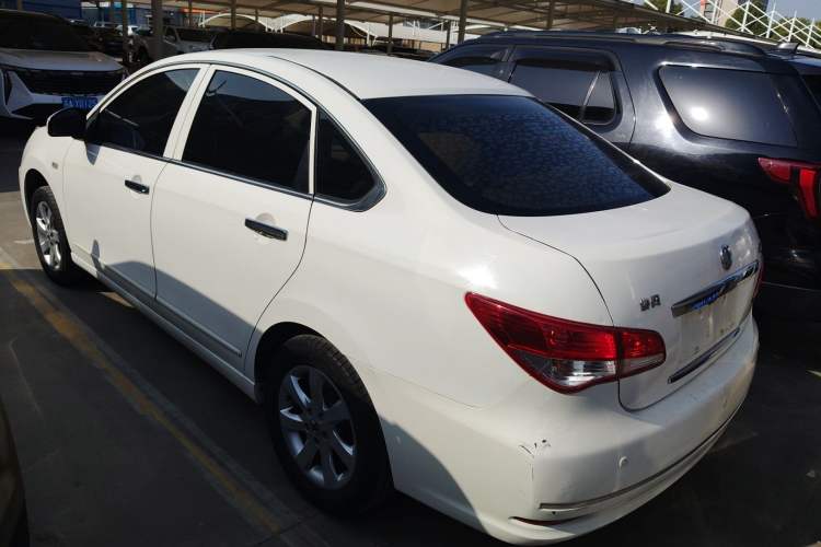 Used Dongfeng Junfeng E11K 2019 Standard Model
