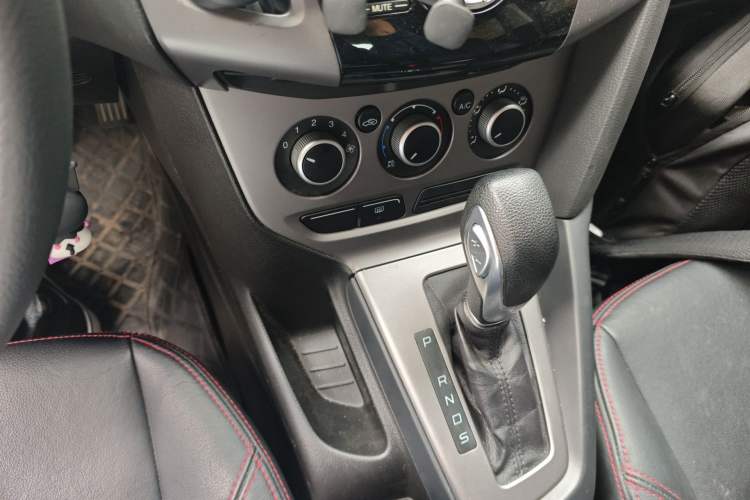 Used Ford Focus 2012 Hatchback 1.6L Automatic Comfort Model Gear Lever