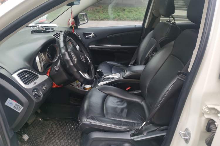 Used Dodge Journey 2013 2.4L Two-Wheel Drive Luxury Version
