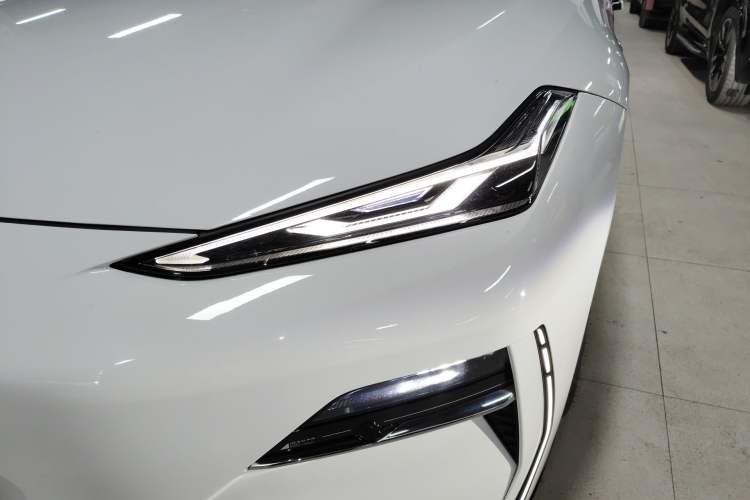 Used Geely Galaxy E8 2024 665 km Range Rear-Drive Starship Long-Range Version